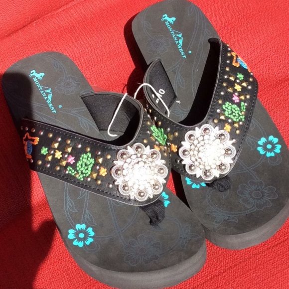Montana West Embroidered Sandals - Picture 5 of 10